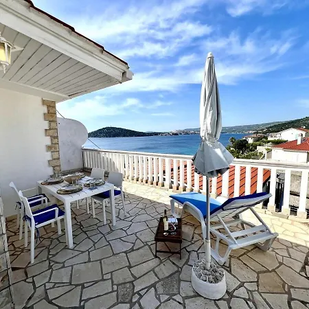 Jakov Apartment